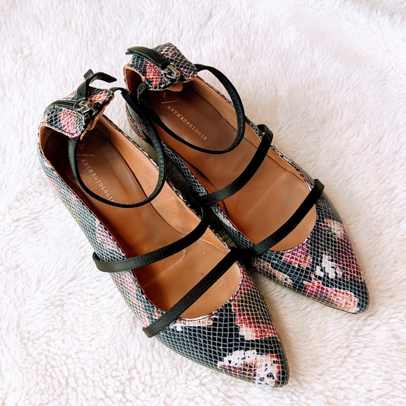 Anthropologie Shoes - Anthropologie snake strappy sandals